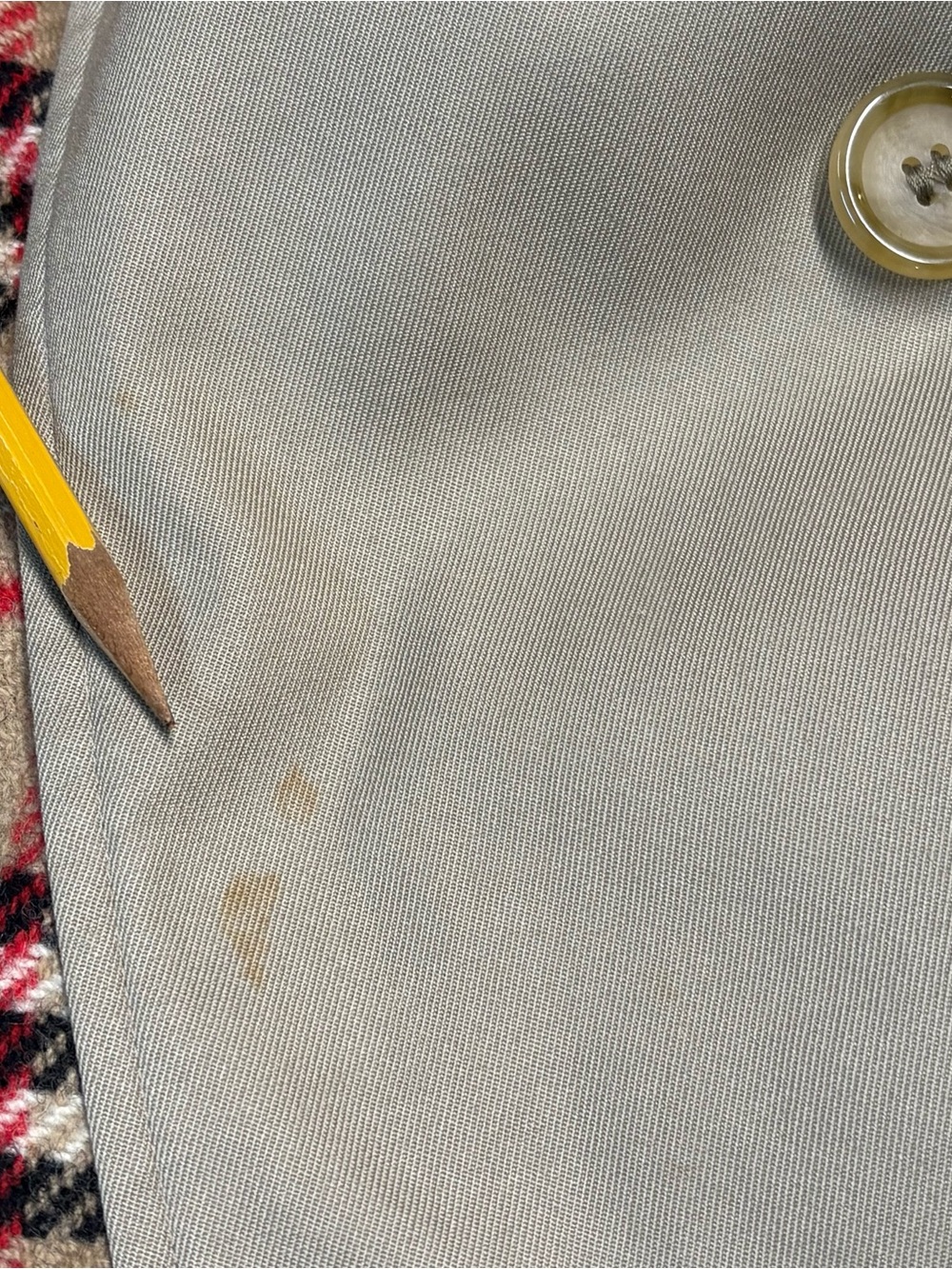 Burberry trench coat. - Picture 15 of 15